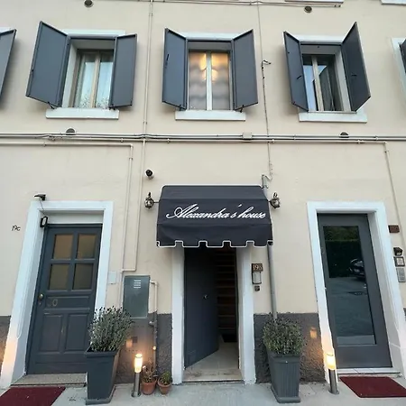 Alexandra's House アパート *